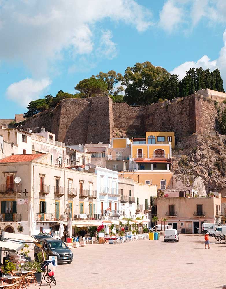 Piazza di Marina Corta Città Fortificata Different Details