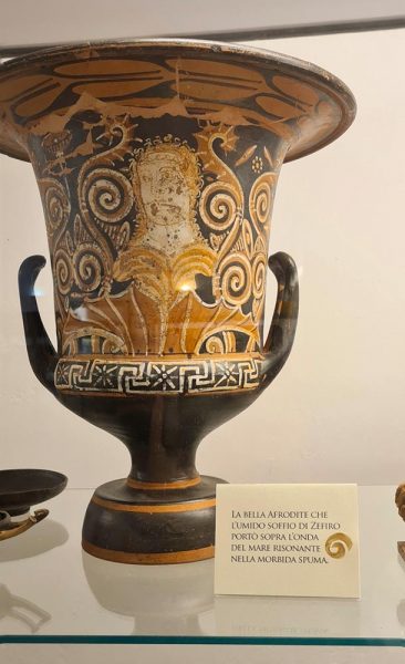 Ritrovamenti Museo Menabò Brea Lipari Different Details