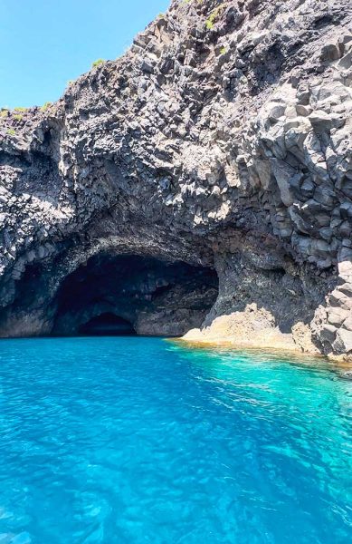 Le grotte di mare a Filicudi Different Details